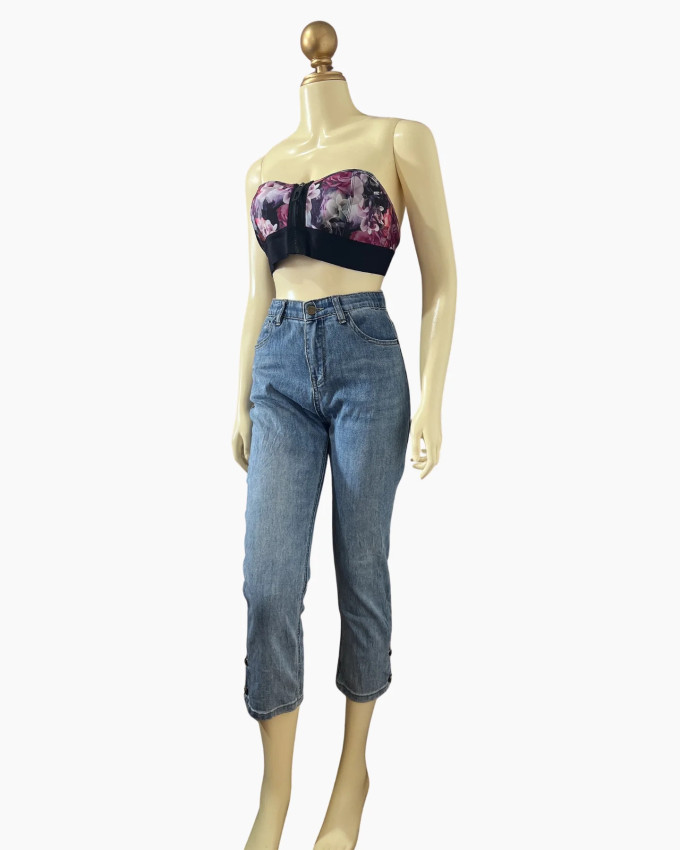 Light-Wash Cropped Denim Capris with Button-Detail Hem